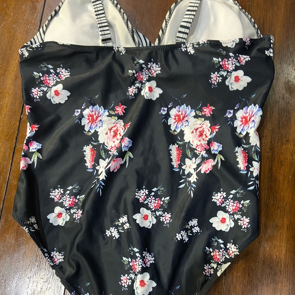Women’s new one piece (XXL) - Picture 6 of 6